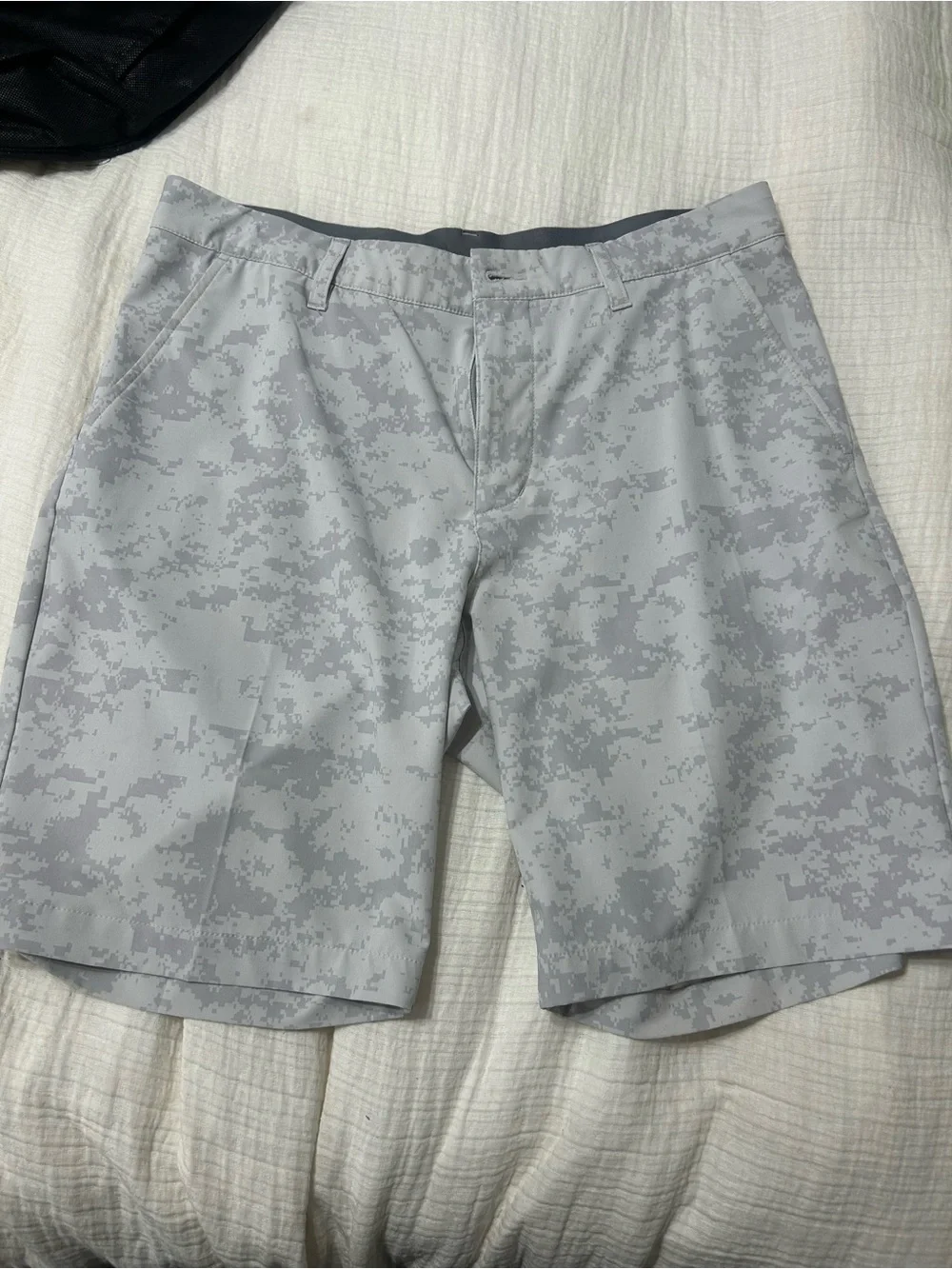 Men's ADIDAS Ultimate 365 Golf Shorts Light Gray Digital Camo Shorts